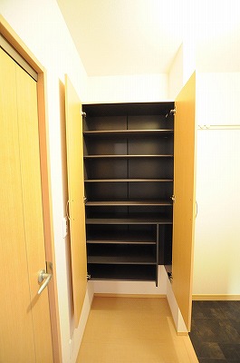 ラジュネス下曽根 玄関