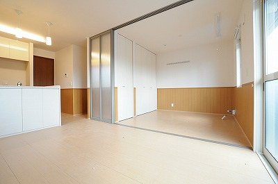 フラワーヒルズ藤 リビング