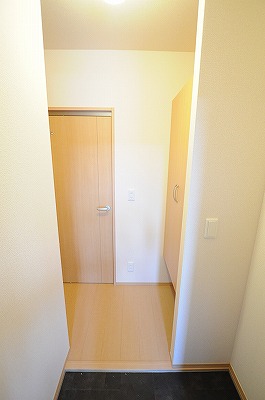 ラジュネス下曽根 玄関