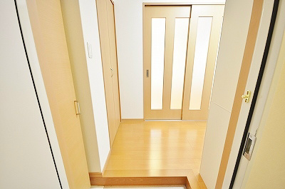 シャトル工大前 玄関