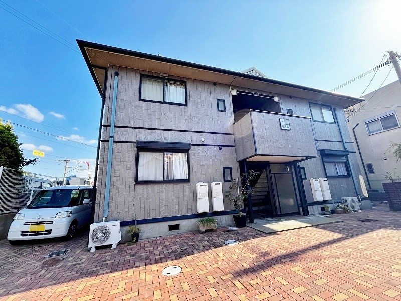 アヴィタシオン湯川 201号室 外観