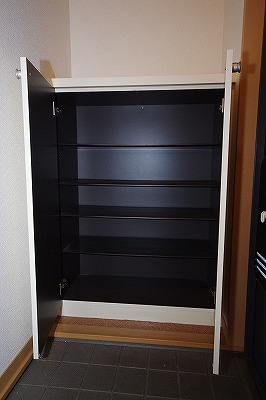 リヴァー下到津 玄関