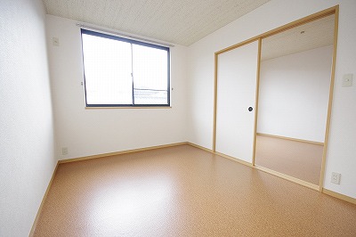 リヴァー下到津 ベッドルーム