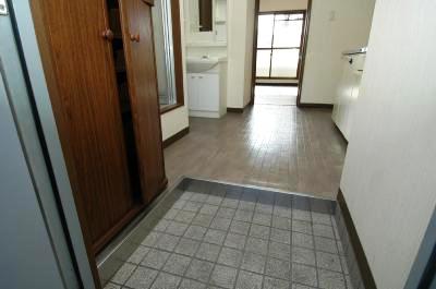 ドウエル佐保川 玄関