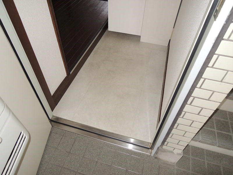 リンデンハイムアネックスB 玄関