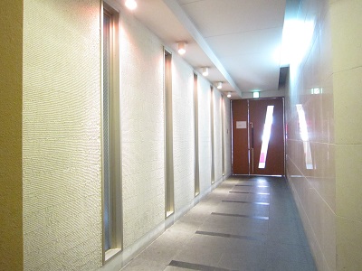 大阪府大阪市西区西本町３丁目 エントランス