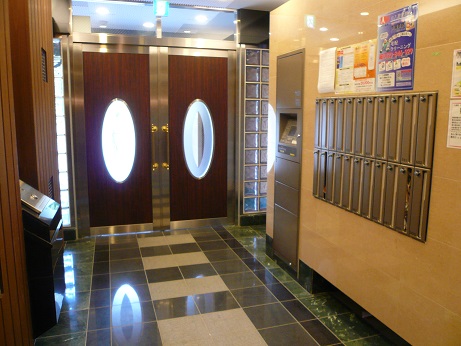 大阪府大阪市西区靱本町２丁目 玄関