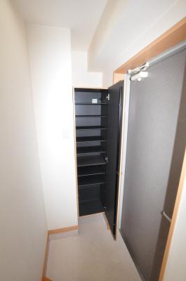 ボヌール三萩野 玄関