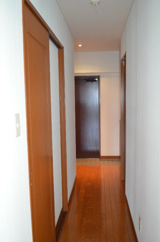 ケルムスコットコート 玄関