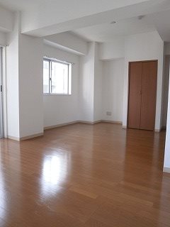 ヴェルト川口並木 玄関