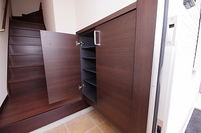 ルネス若園Ｂ棟 玄関