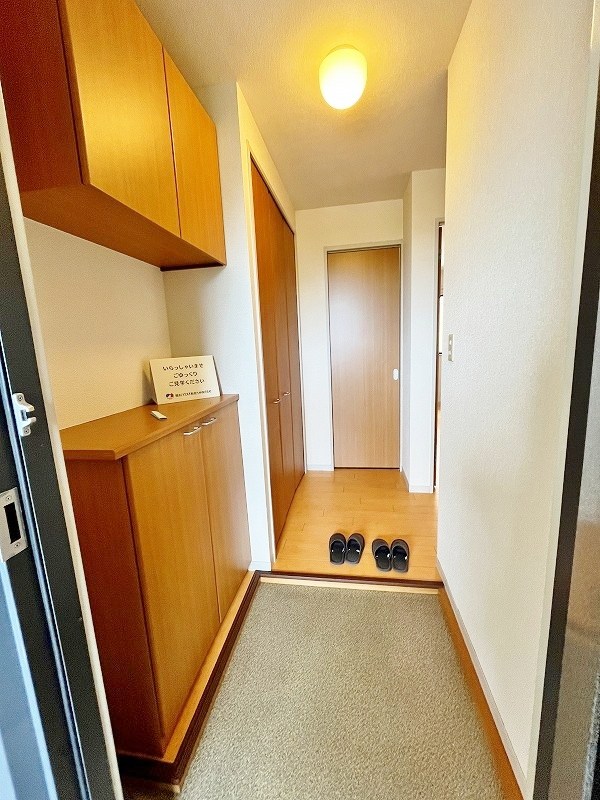 グランディール８６　Ｃ 玄関