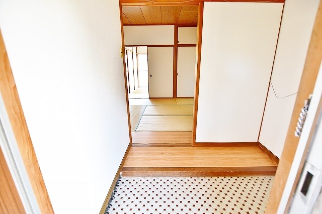 上村荘Ｂ棟  玄関