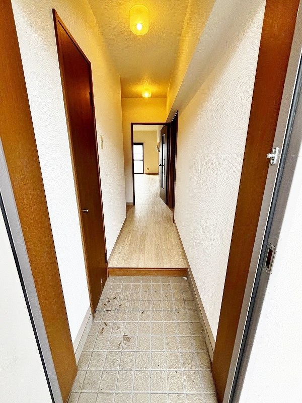 エルスール湯川弐番館 玄関