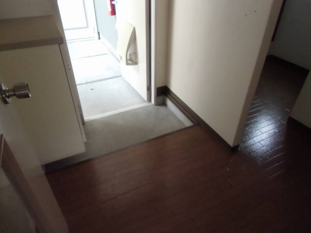 フレグランス吉岡 玄関