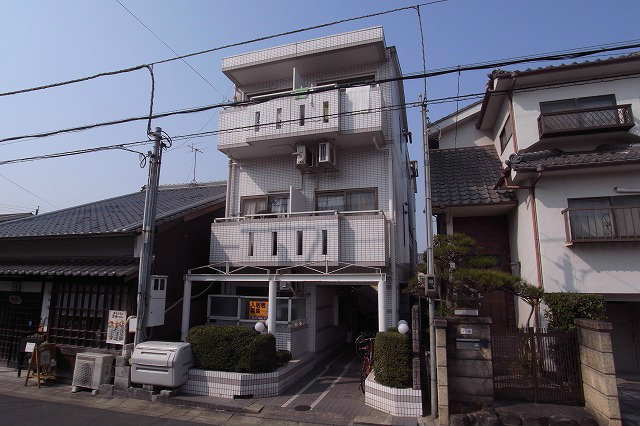 シティパレス川之上町 302号室 外観