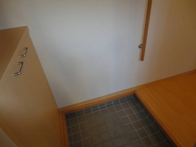 ヴィラメリディアン楽々園 玄関