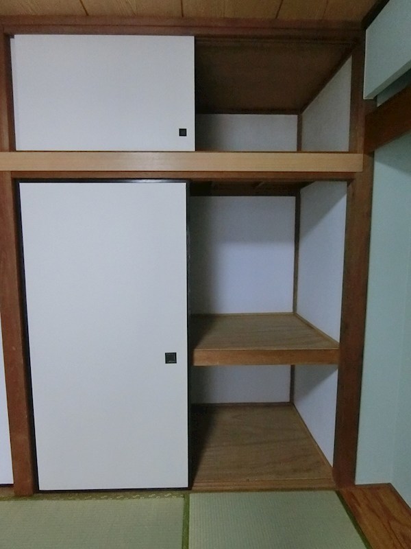 野沢一丁目貸家 収納