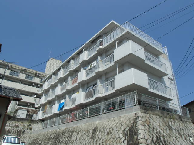 第一タウン皆賀 306号室 外観