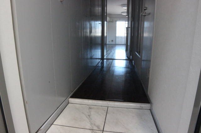 ハイブレスビル 玄関