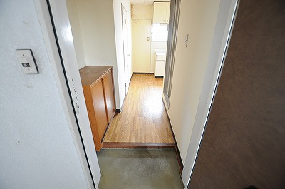 プレアール初音 玄関