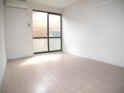 ＶＩＶＲＥ天神(ヴィーブル天神) リビング