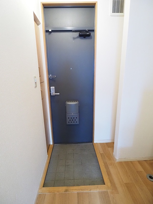 ハイツイオン 玄関