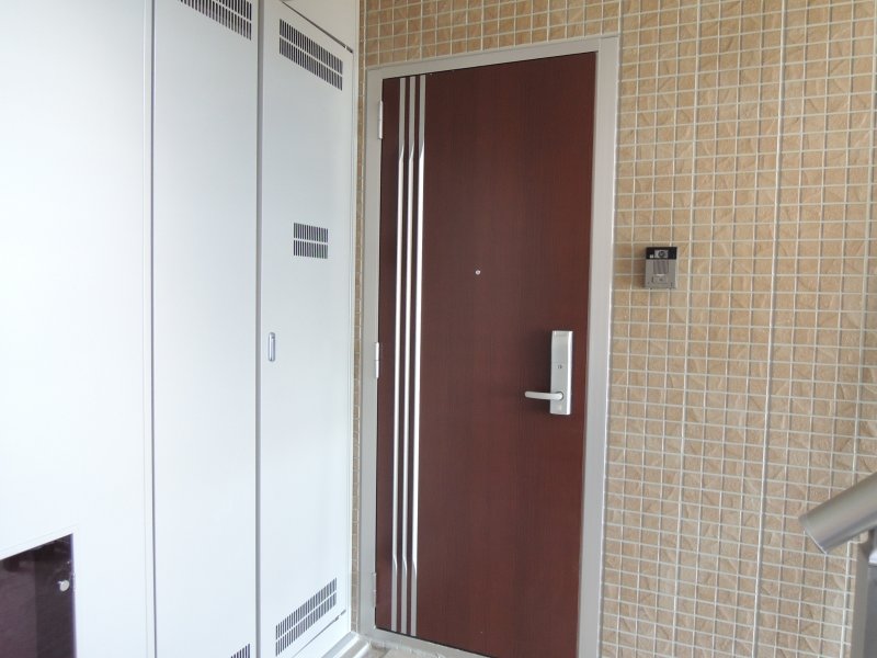 ウエストパーシモン 玄関