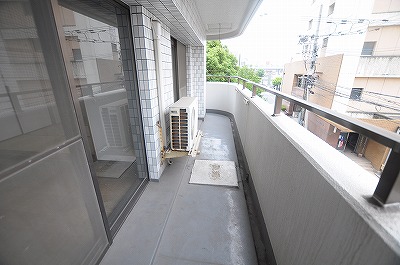 ライオンズマンション小倉駅南第２(分譲) ベランダ