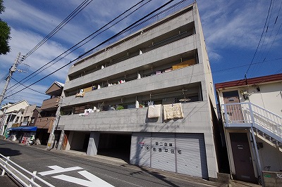 エステート足立  305号室 外観