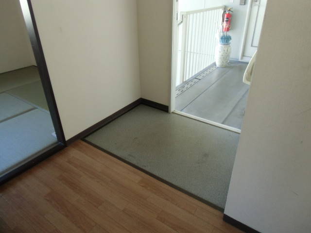 メゾン海老園B棟 玄関