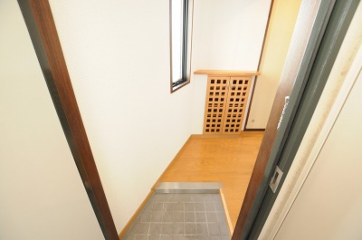 馬借タカヤコーポレーション 玄関