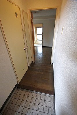 フレール清水 玄関