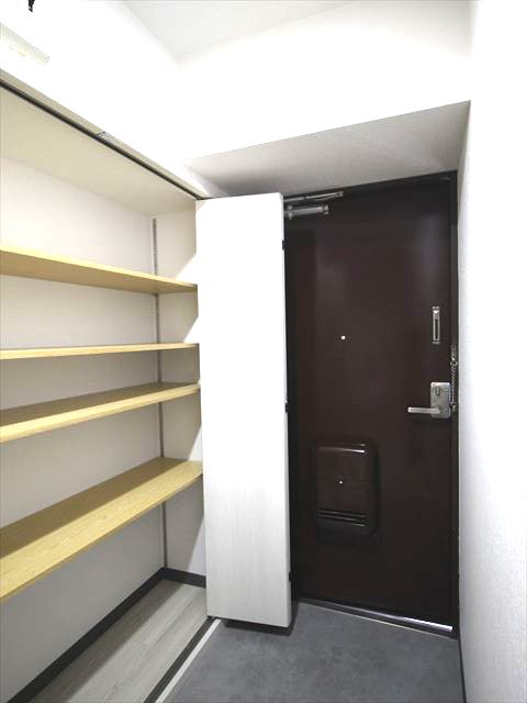 シャトーモンテーニュ大宮 玄関