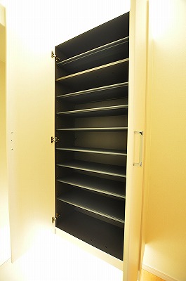 ヴェールヴァン田町 玄関