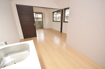 レジナスイート田町 リビング