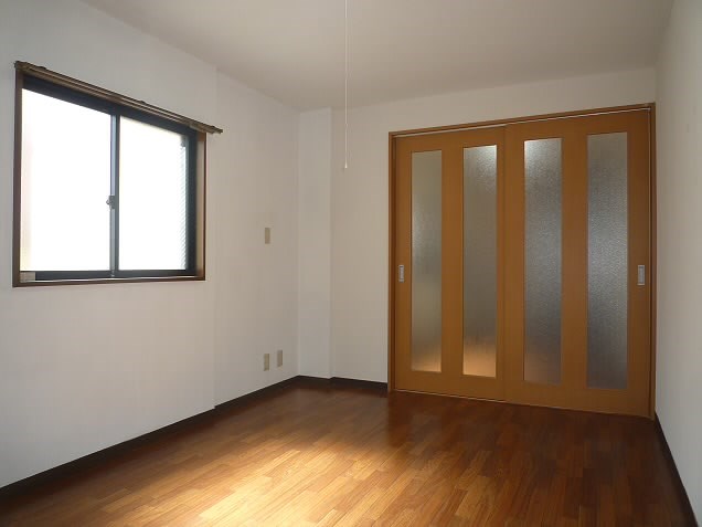 国領明和 ベッドルーム