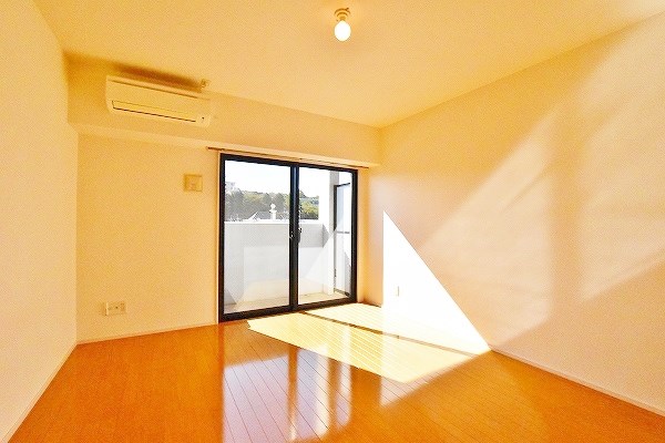 ガーディアンズパレス小倉  リビング