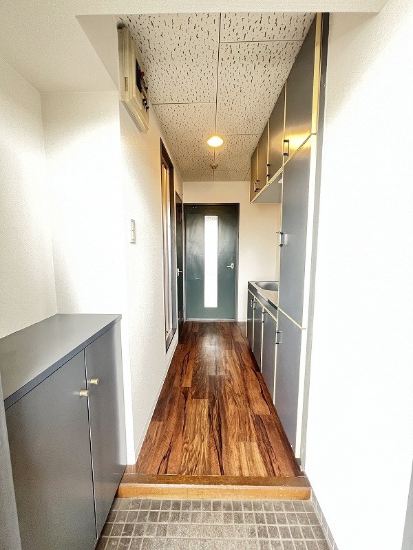 第１２エルザビル 玄関