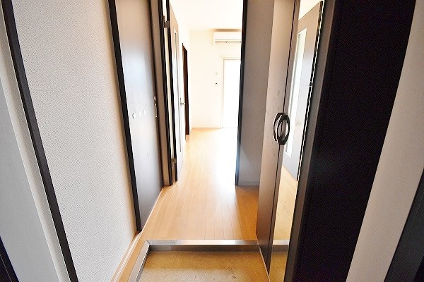 グレースコート砂津 玄関