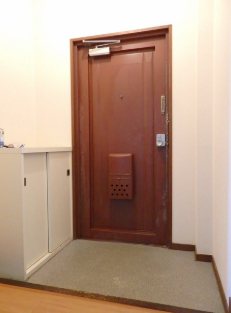 エルディム西本 玄関