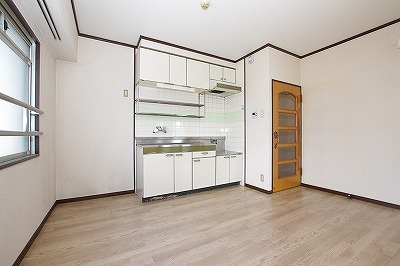 第４泰平ビル リビング