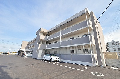 ラ・フィーエ上曽根 301号室 外観