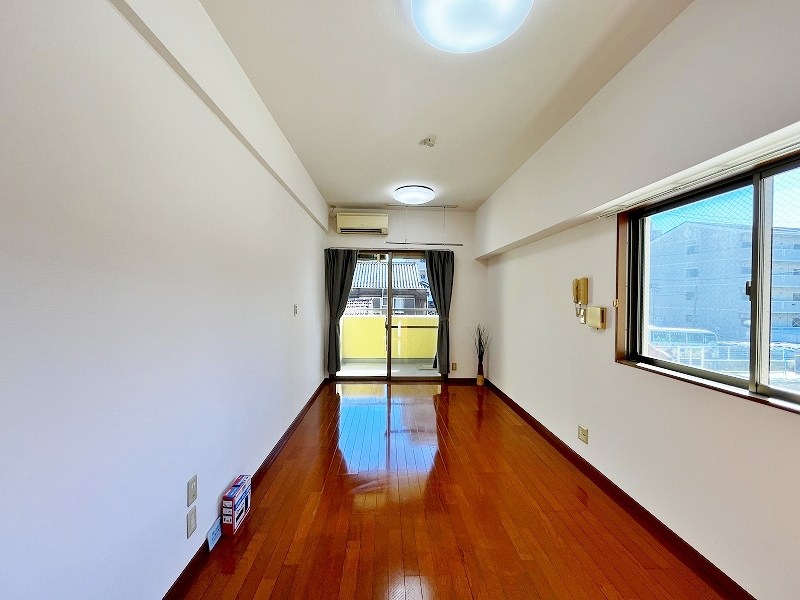 カーザミア  リビング