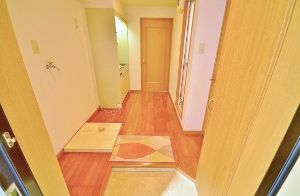 クィーンズ渡辺 玄関