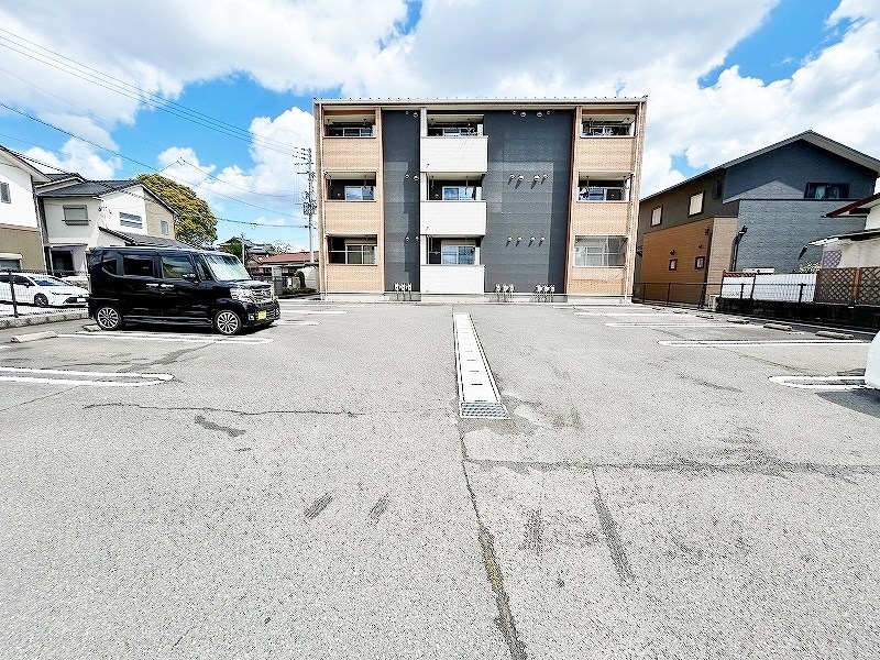 アメニティ下石田Ⅱ 駐車場