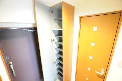 Allons-y（アロンジ） 玄関