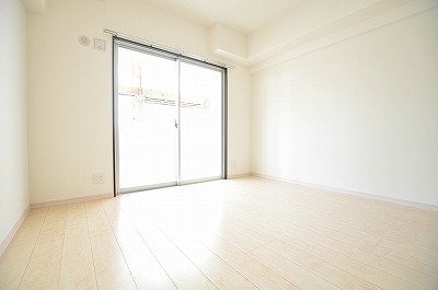 ＭＤＩミルファルコ下曽根駅前 リビング