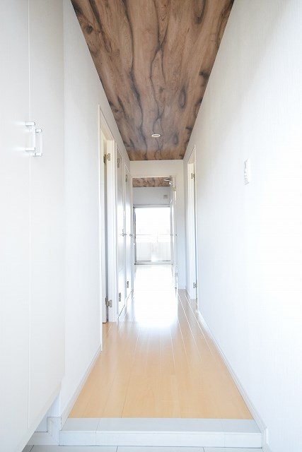 ニューガイア四季彩の丘　Ｃ棟 玄関