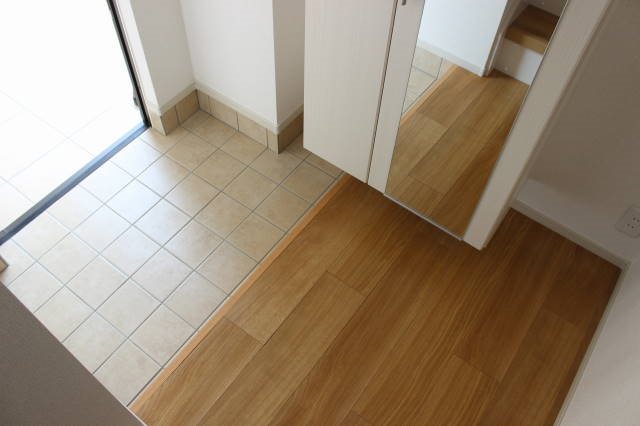 ヤマコウバシ 玄関